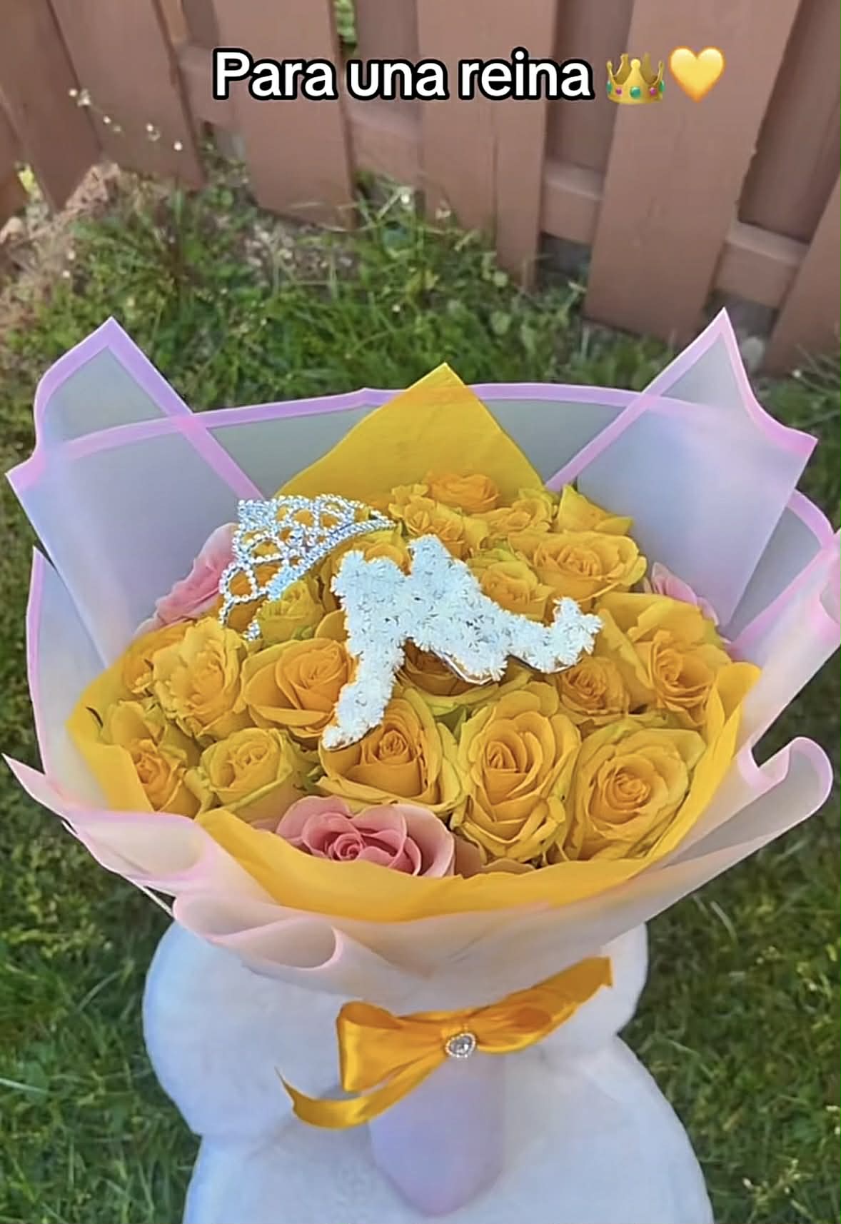 Yellow roses bouquet for a queen