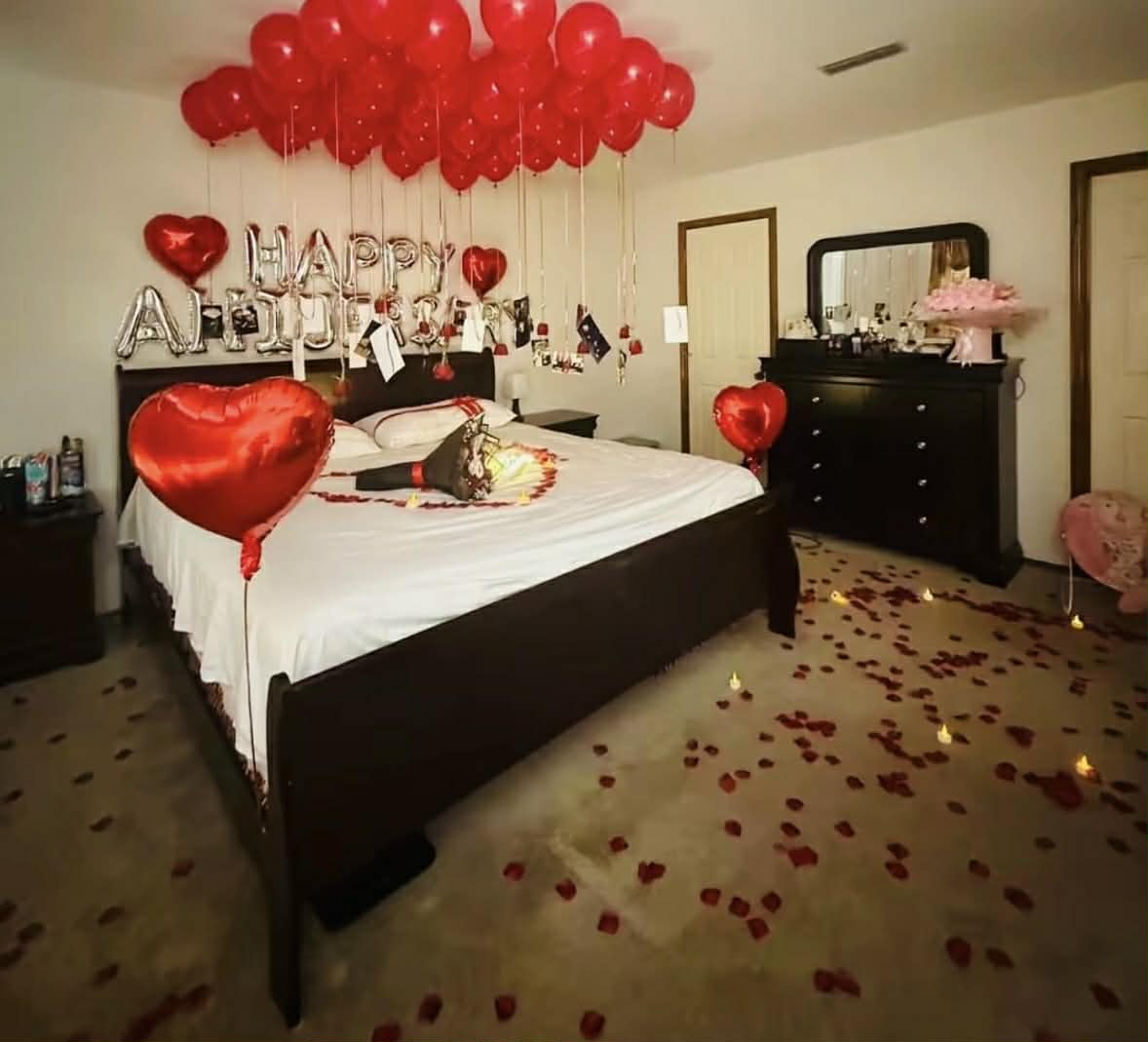 Anniversary bedroom red balloons
